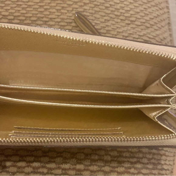 EUC Kate  Spade  gold leather wristlet.  Zipper closure - Picture 9 of 10